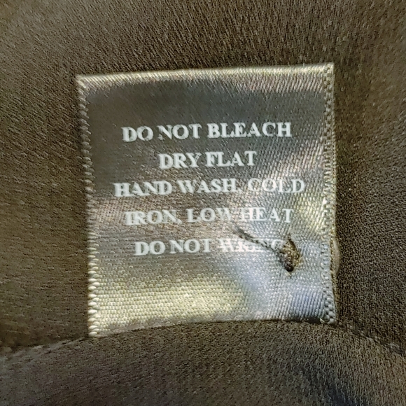 Luxe Apothetique Cross front V-Neck Blouse, Black L - Picture 8 of 8